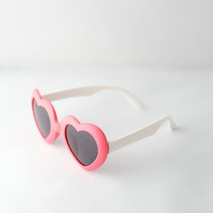 kids sunglasses frame is heart shaped and red, arms are white