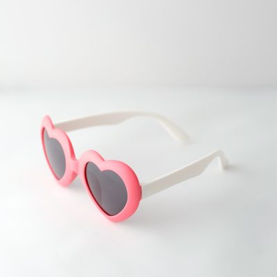 kids sunglasses frame is heart shaped and red, arms are white